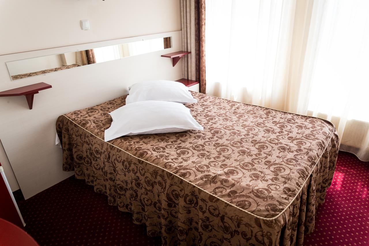 Отель Hotel Zamca Suceava Сучава-14