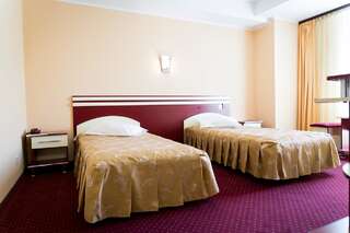 Отель Hotel Zamca Suceava Сучава Двухместный номер с 2 отдельными кроватями-5